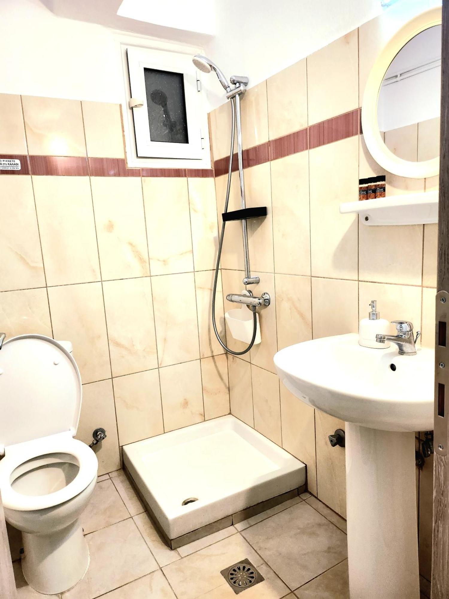 La Familia Apartments Olympiakí Aktí Zewnętrze zdjęcie
