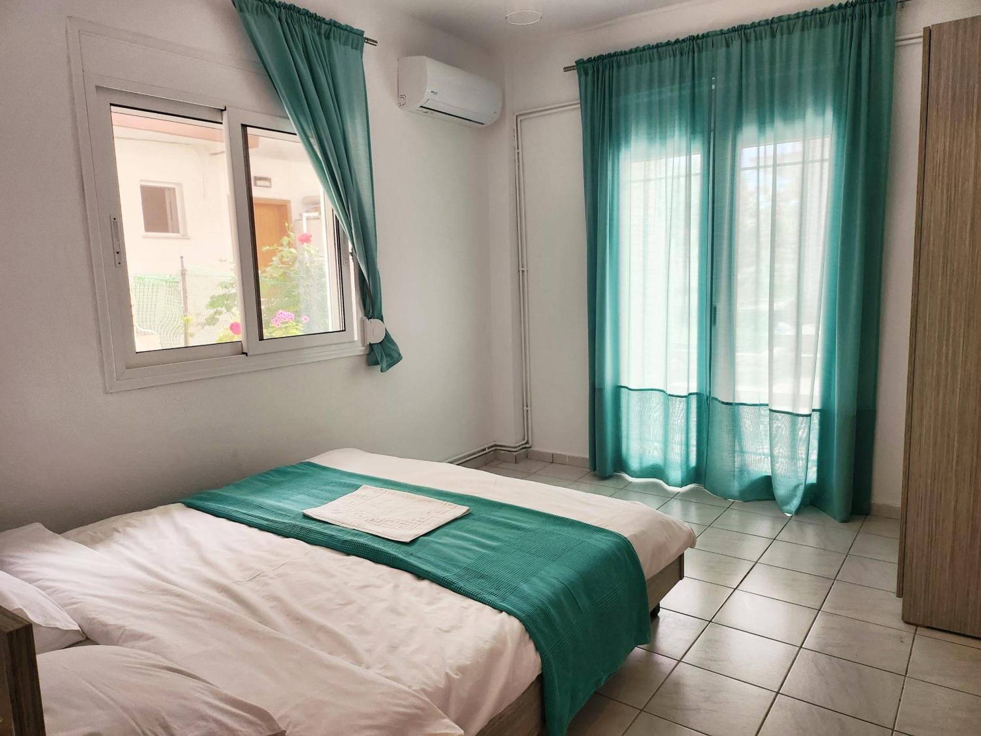 La Familia Apartments Olympiakí Aktí Zewnętrze zdjęcie