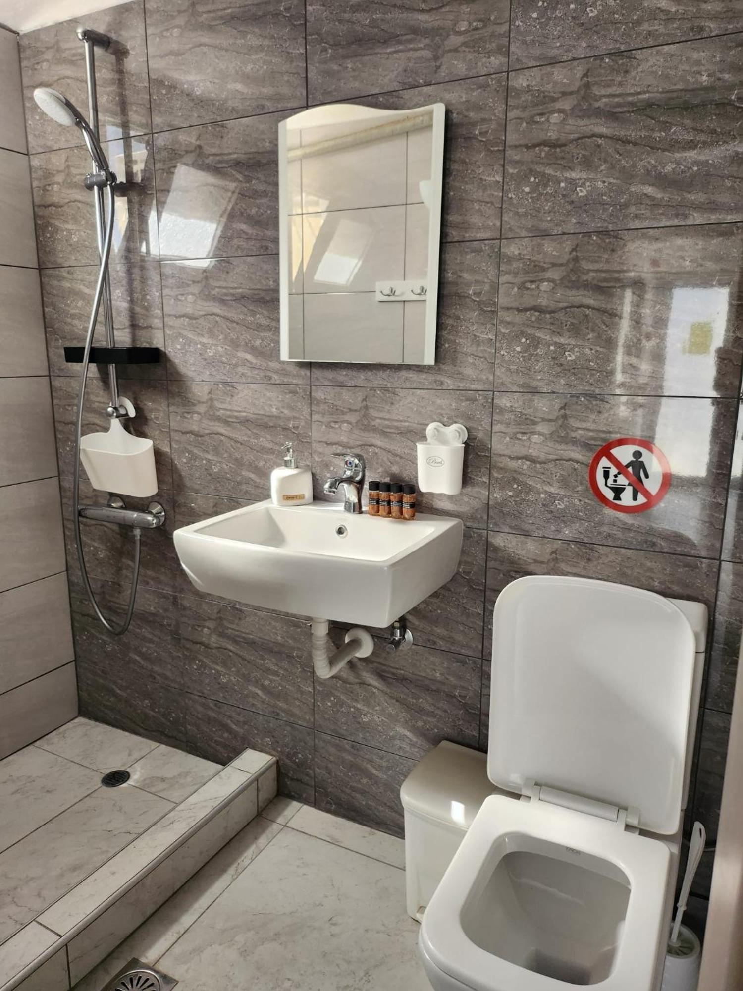 La Familia Apartments Olympiakí Aktí Zewnętrze zdjęcie